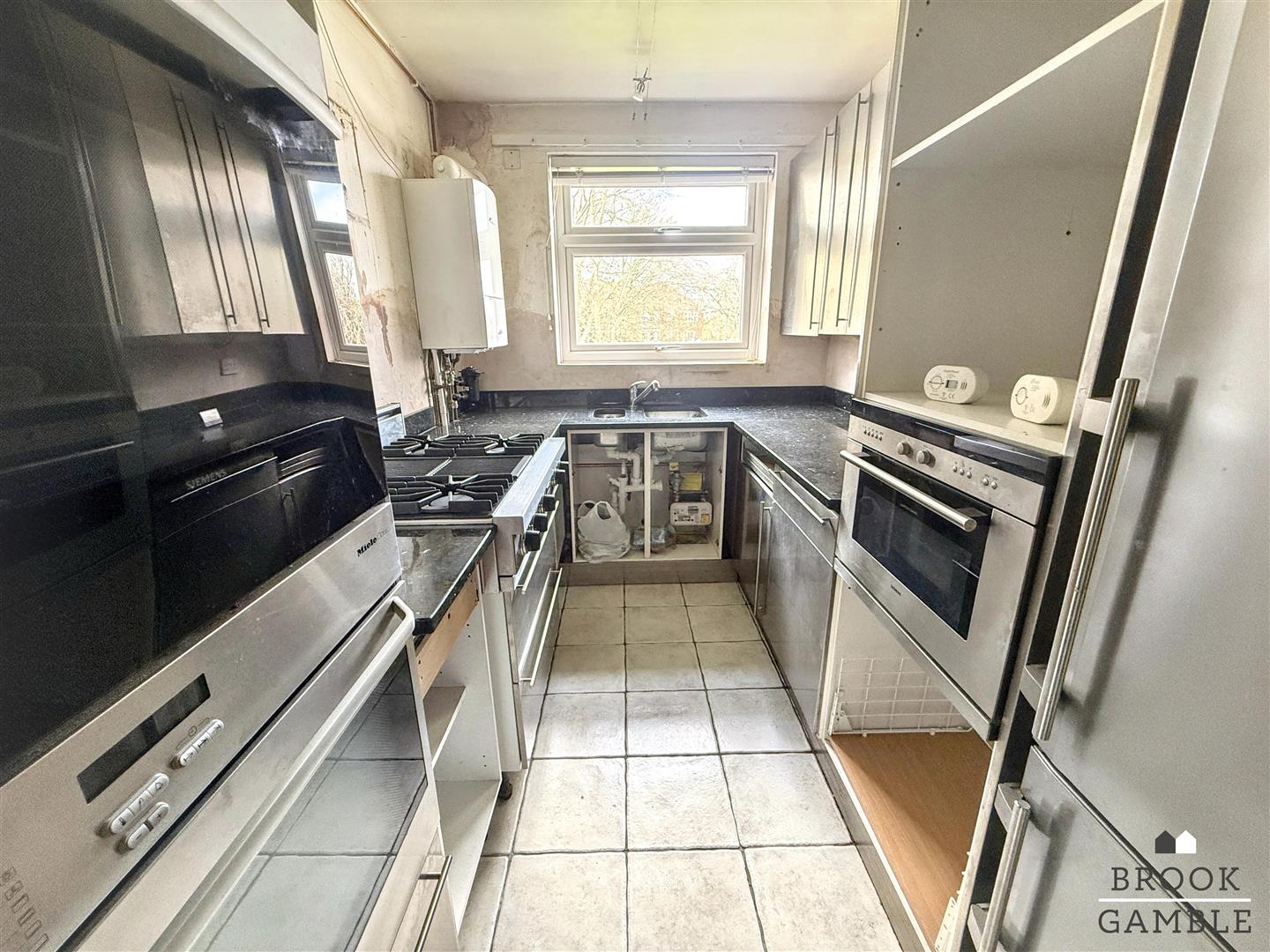 1 Bedroom Apartment. Arundel Road in Eastbourne,  7